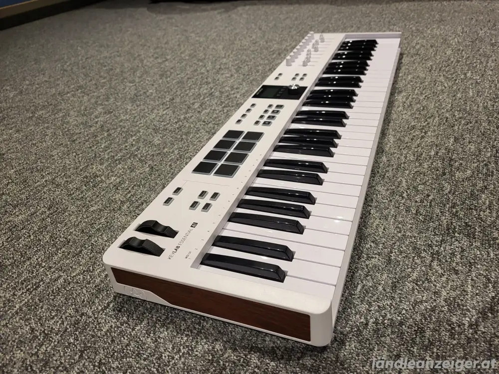 Arturia Keylab Essential 61 MK3 MIDI Keyboard Arturia Keylab Essential 61 MK3 MIDI Keyboard