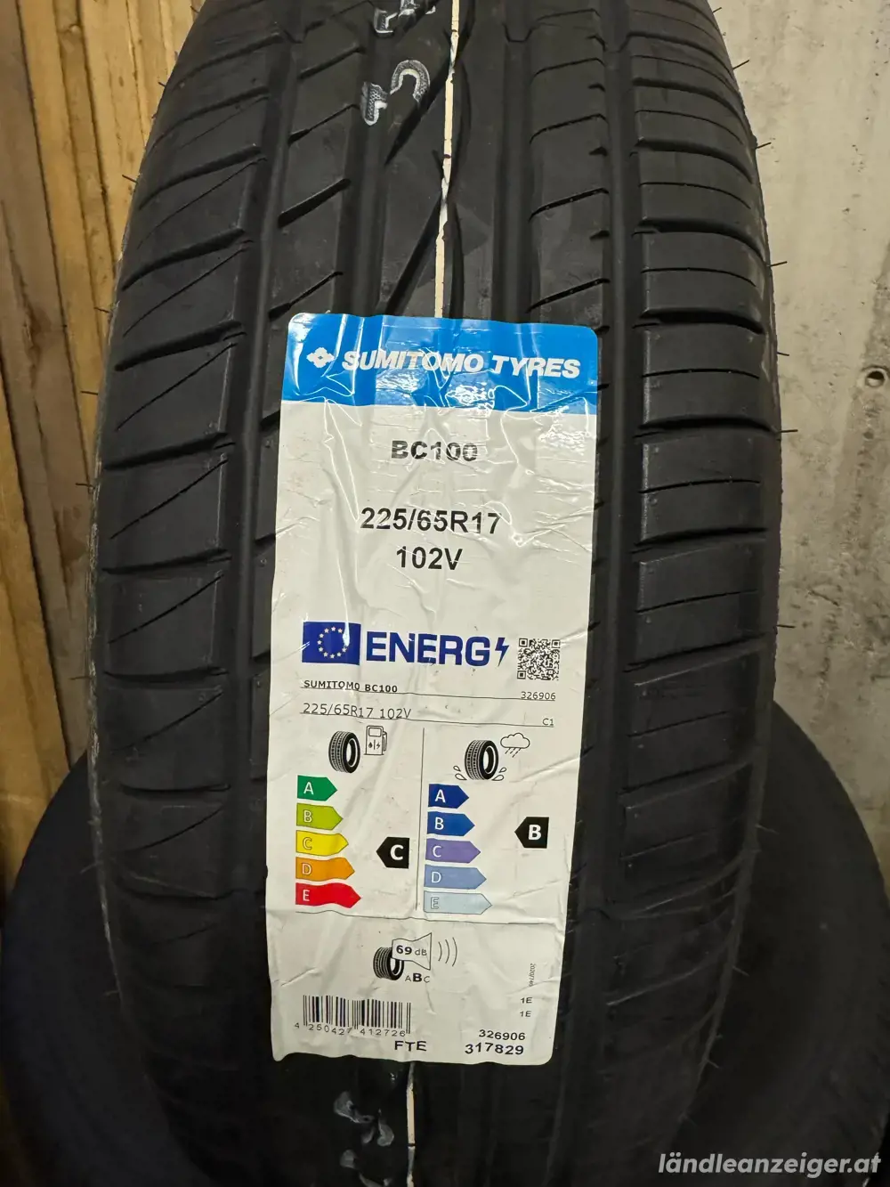 225 65 R17 102V Sommerreifen Haus von Falken