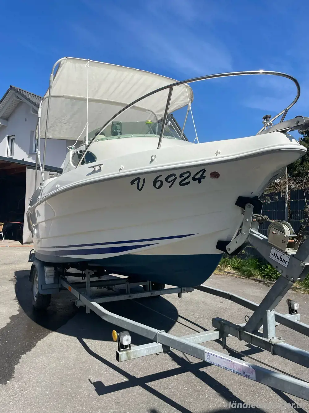 Sportboot 40PS 1,95 Breite Trockenliegeplatz Badeboot Gondel Fischerboot 