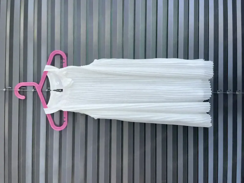 Kleid weiß mit Falten und Masche - Größe 134 (92-140) Mädchen Kleid weiß mit Falten und Masche - Größe 134 (92-140) Mädchen