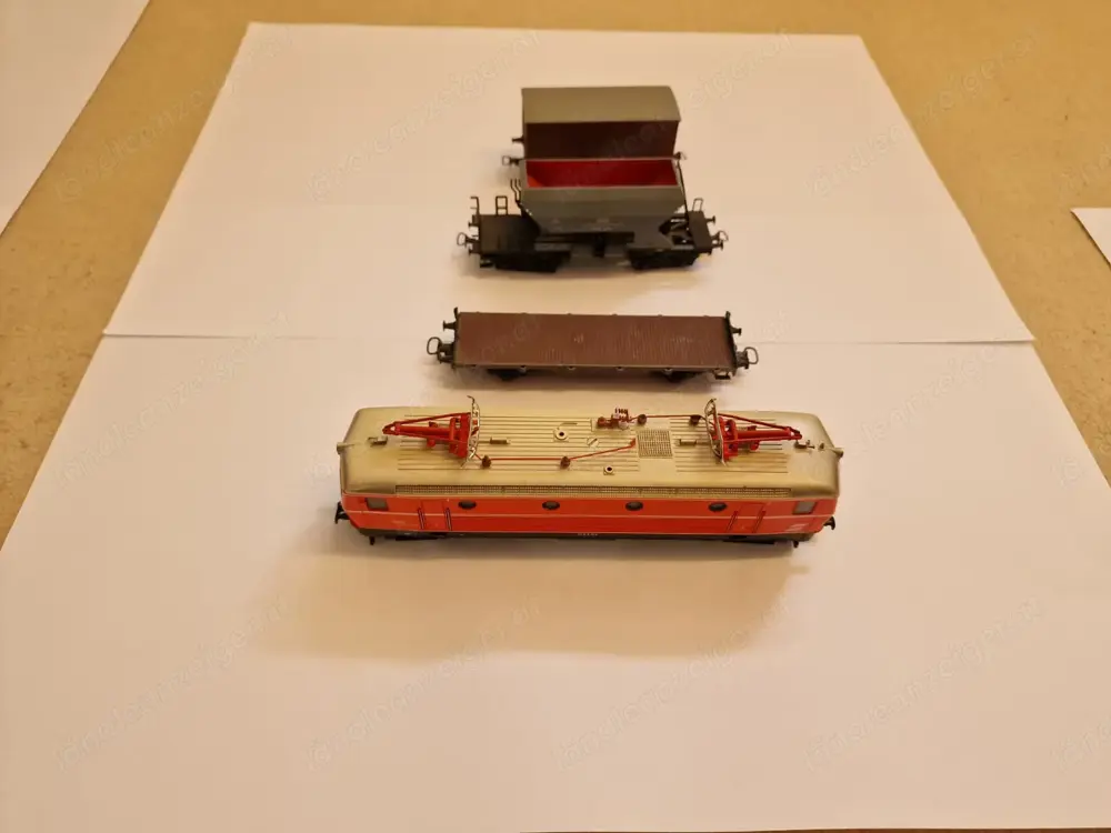 ÖBB 1044 Elektrische Lokomotive + 3 Waggons