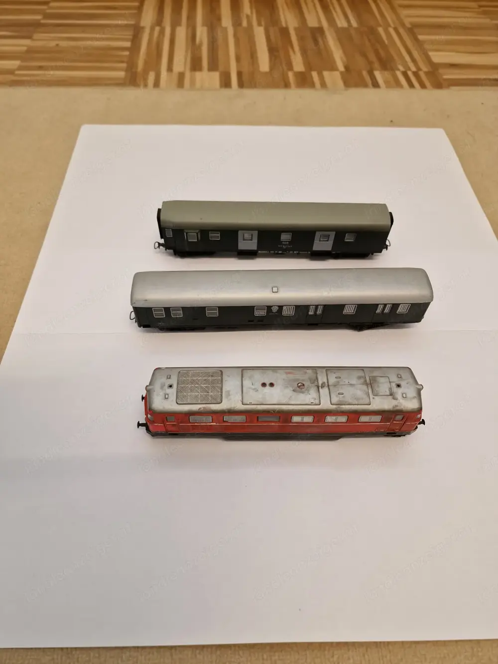 Kleinbahn Dieselelektrische Lokomotive + 2 Waggons Kleinbahn Dieselelektrische Lokomotive + 2 Waggons