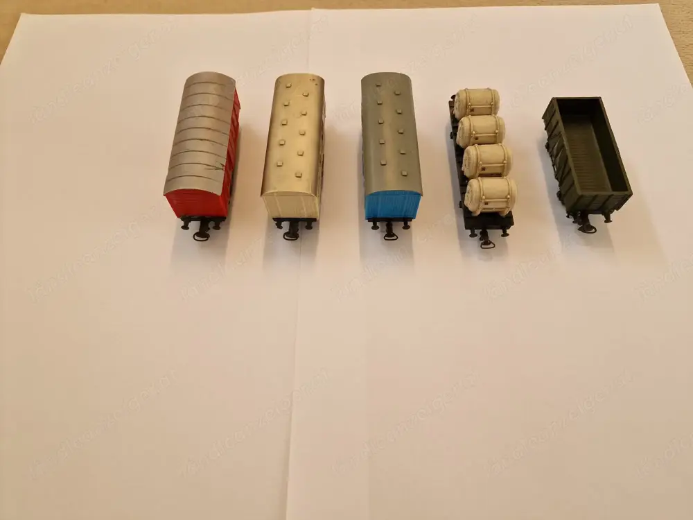 5 Kleinbahn Waggons inkl. Schleifwagen 5 Kleinbahn Waggons inkl. Schleifwagen