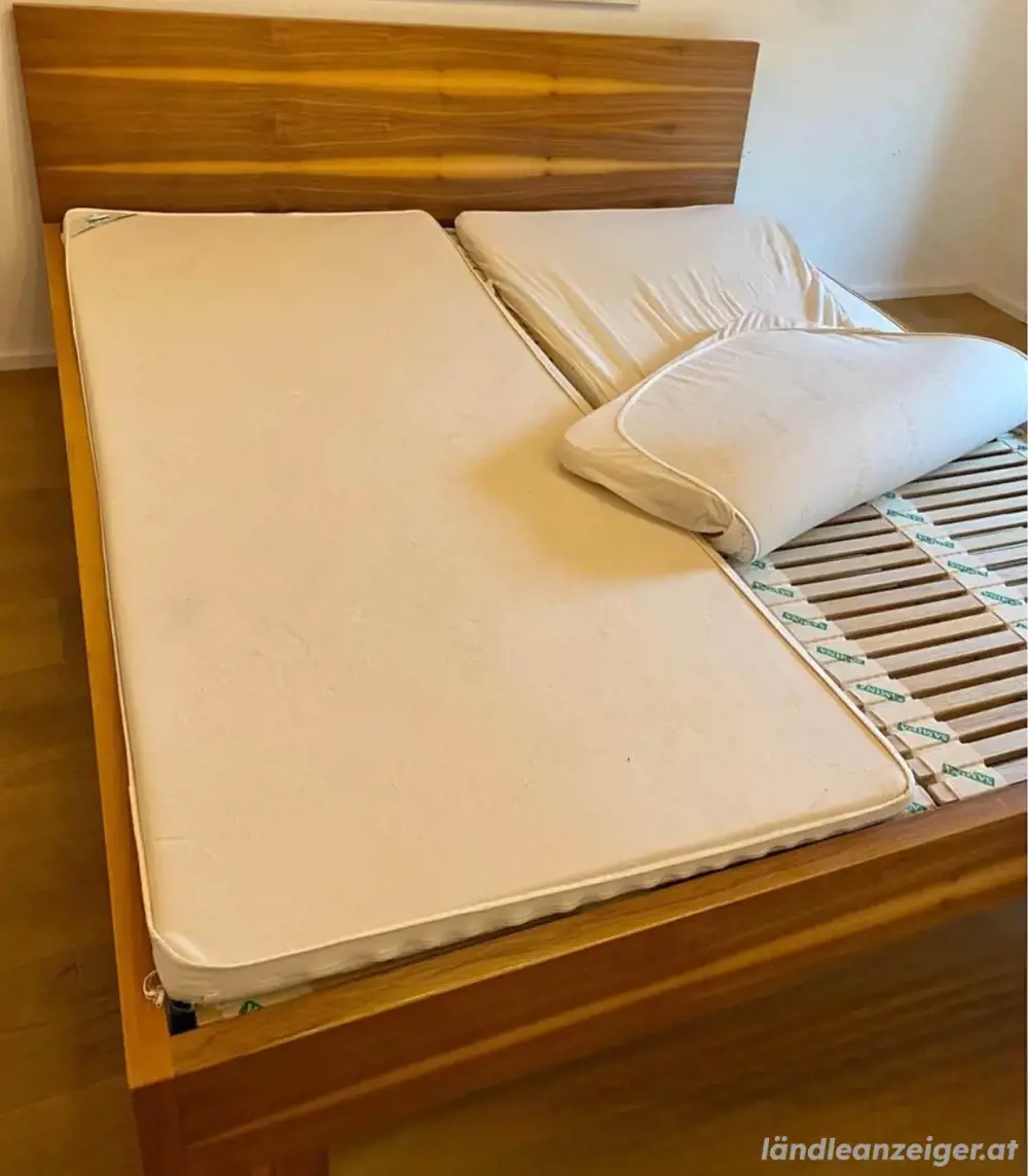 Schreiner Bett Nussholz mit SAMINA Lattenrosten und Matratzen