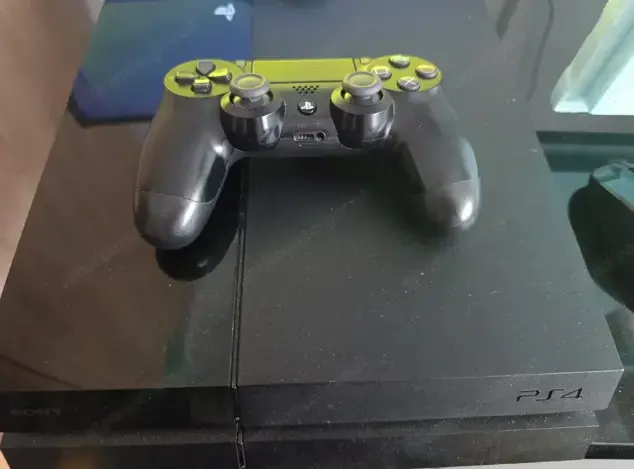 PS4, 1 Controller, Installierte Spiele, Kabel PS4, 1 Controller, Installierte Spiele, Kabel
