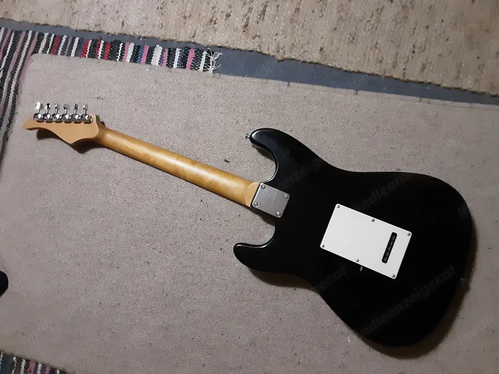 Verkaufe 1 E Gitarre Strat Model