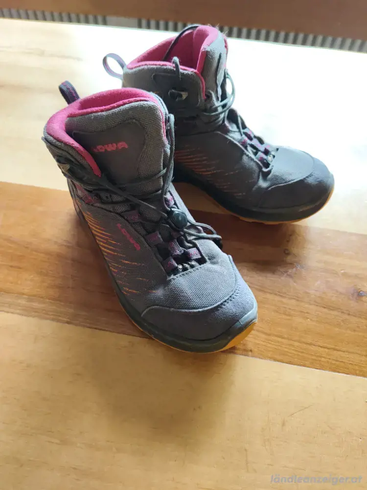 Lowa Bergschuhe Mädchen Gr. 31