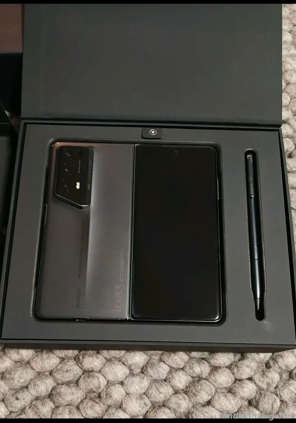 Honor Magic v2 rsr Porsche Design 