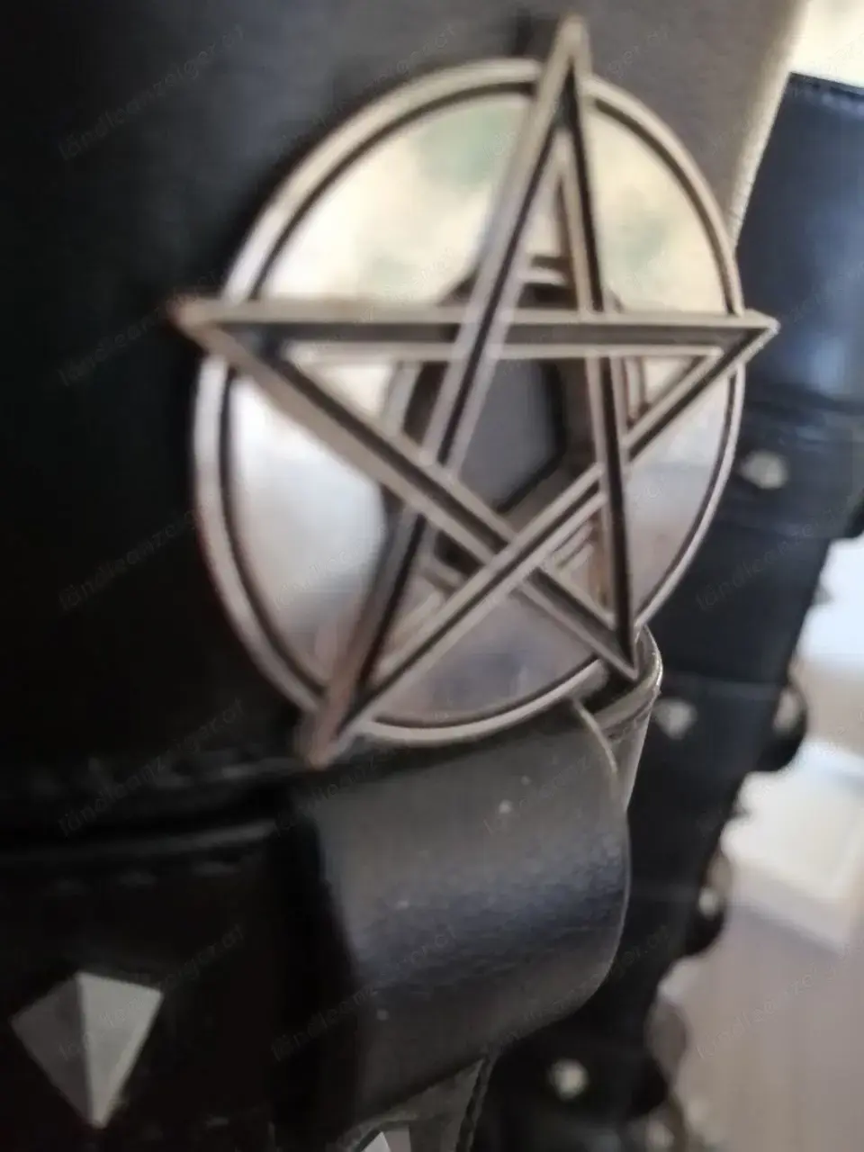 Stiefel Größe 40 mit sehr spitzen Nieten, Pentagram-Super Quali