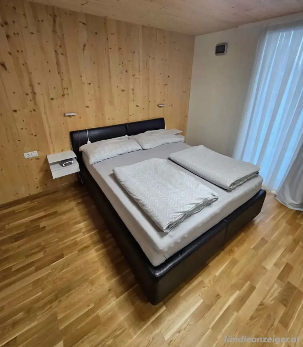 Schlafzimmer Bett, aus Leder Sauber, komplett gereinigt. 2 Matratze dabei: Schlafzimmer Bett, aus Leder Sauber, komplett gereinigt. 2 Matratze dabei: