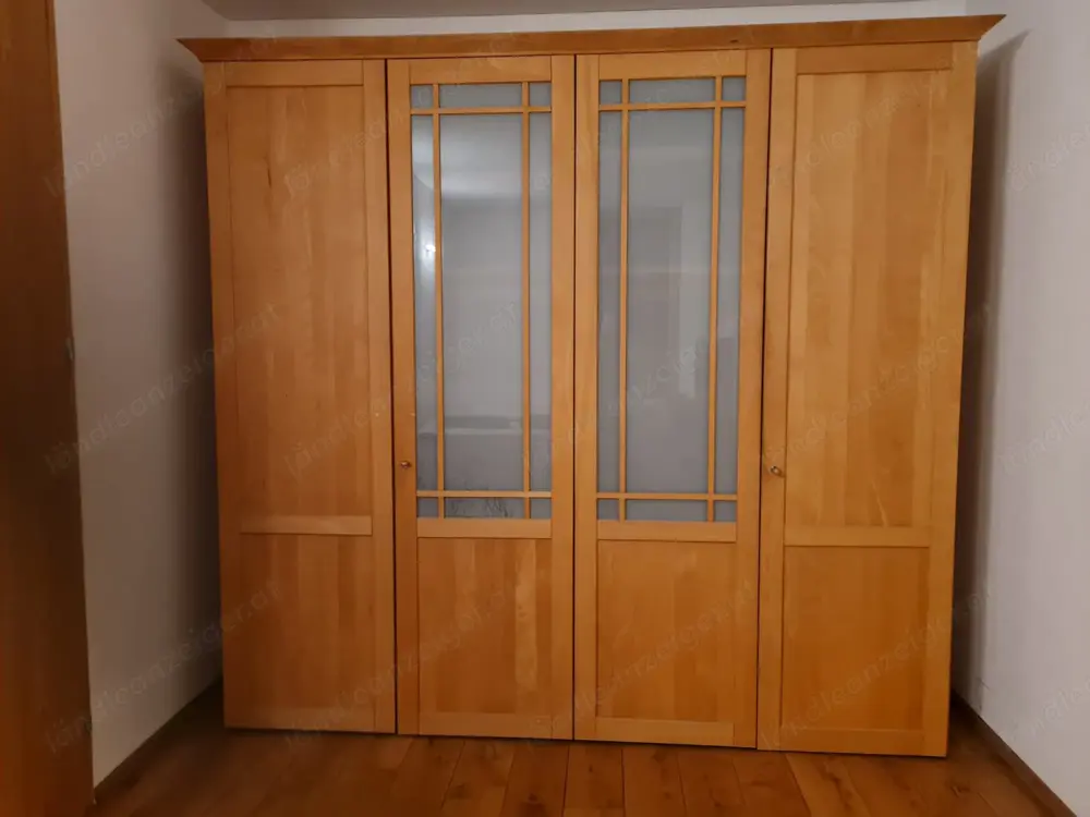 Kleiderschrank aus Eiche massiv Kleiderschrank aus Eiche massiv