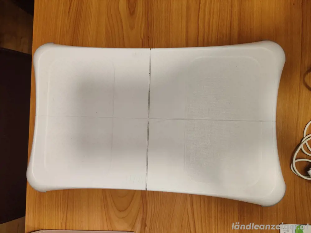 Wii Konsole mit 8 Spielen + Balance Board + Zubehörpaket