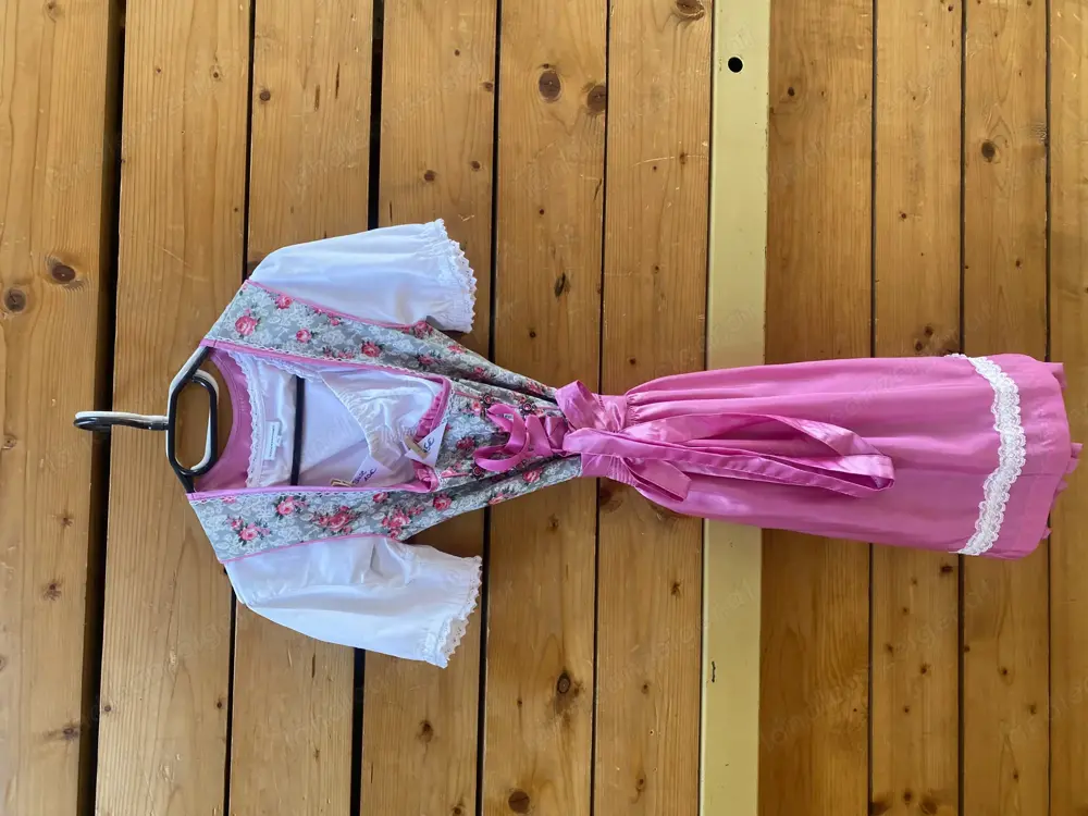 Dirndl mit Bluse Dirndl mit Bluse