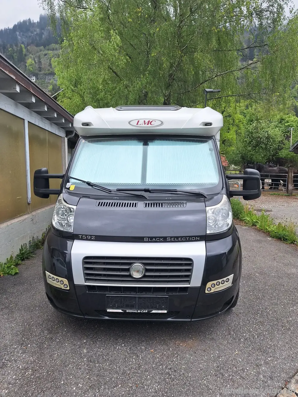 Camper LMC Black Selection