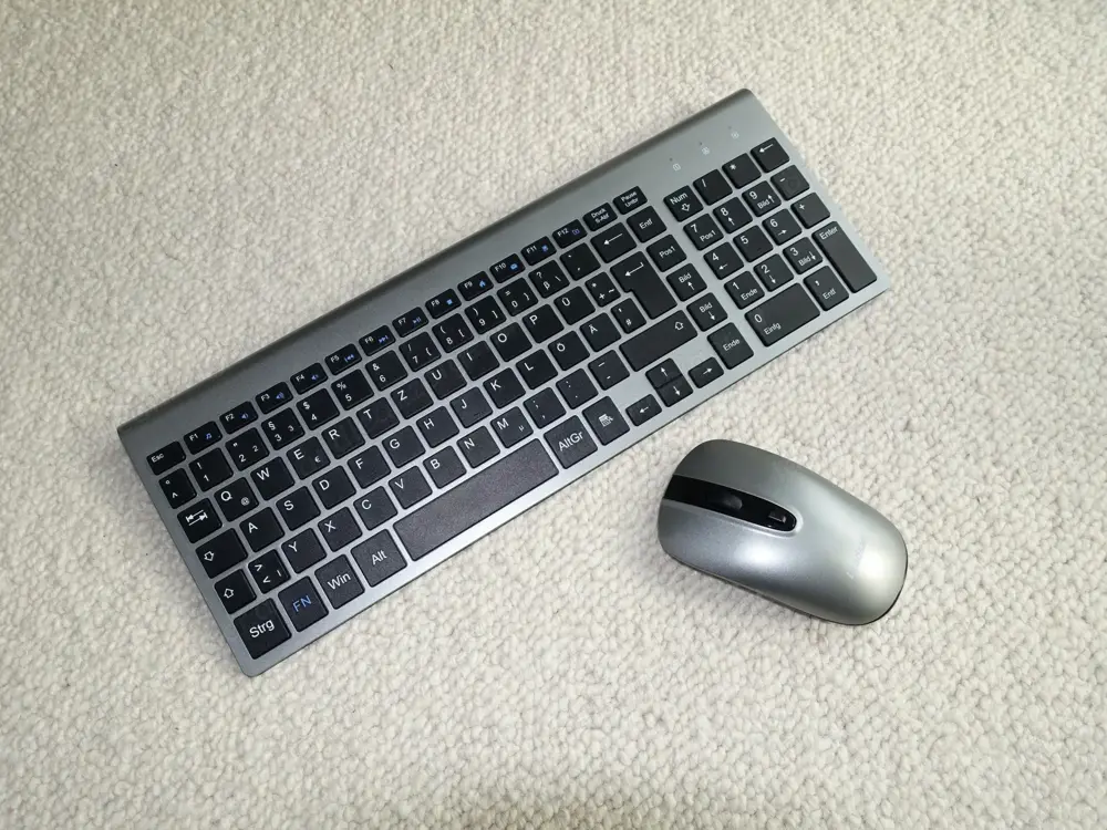 Slim-Tastatur Maus Set von Leadsail KF10 silent neuwertig kabellos