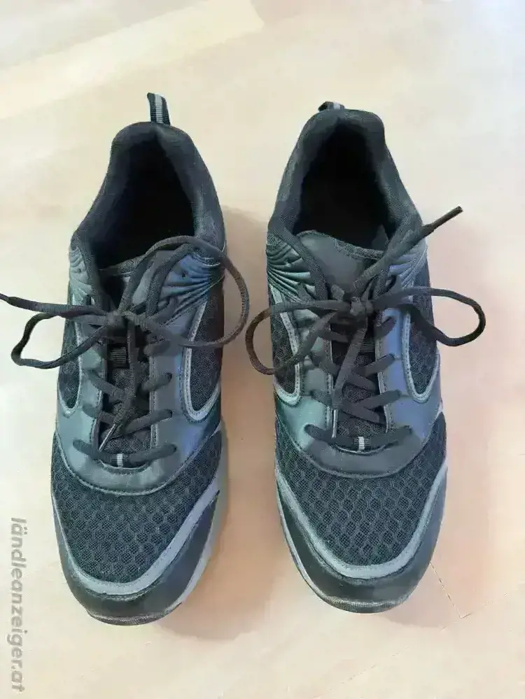 schwarzer Turnschuh Gr 46 - neuwertig