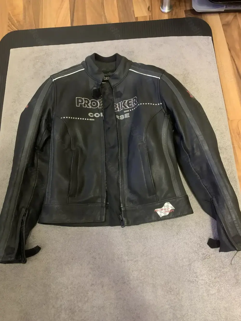 Damen Bikerklamotten zu verkaufen Damen Bikerklamotten zu verkaufen