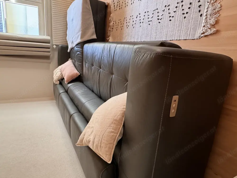 Büffelleder-Couch in dunkelgrau Büffelleder-Couch in dunkelgrau