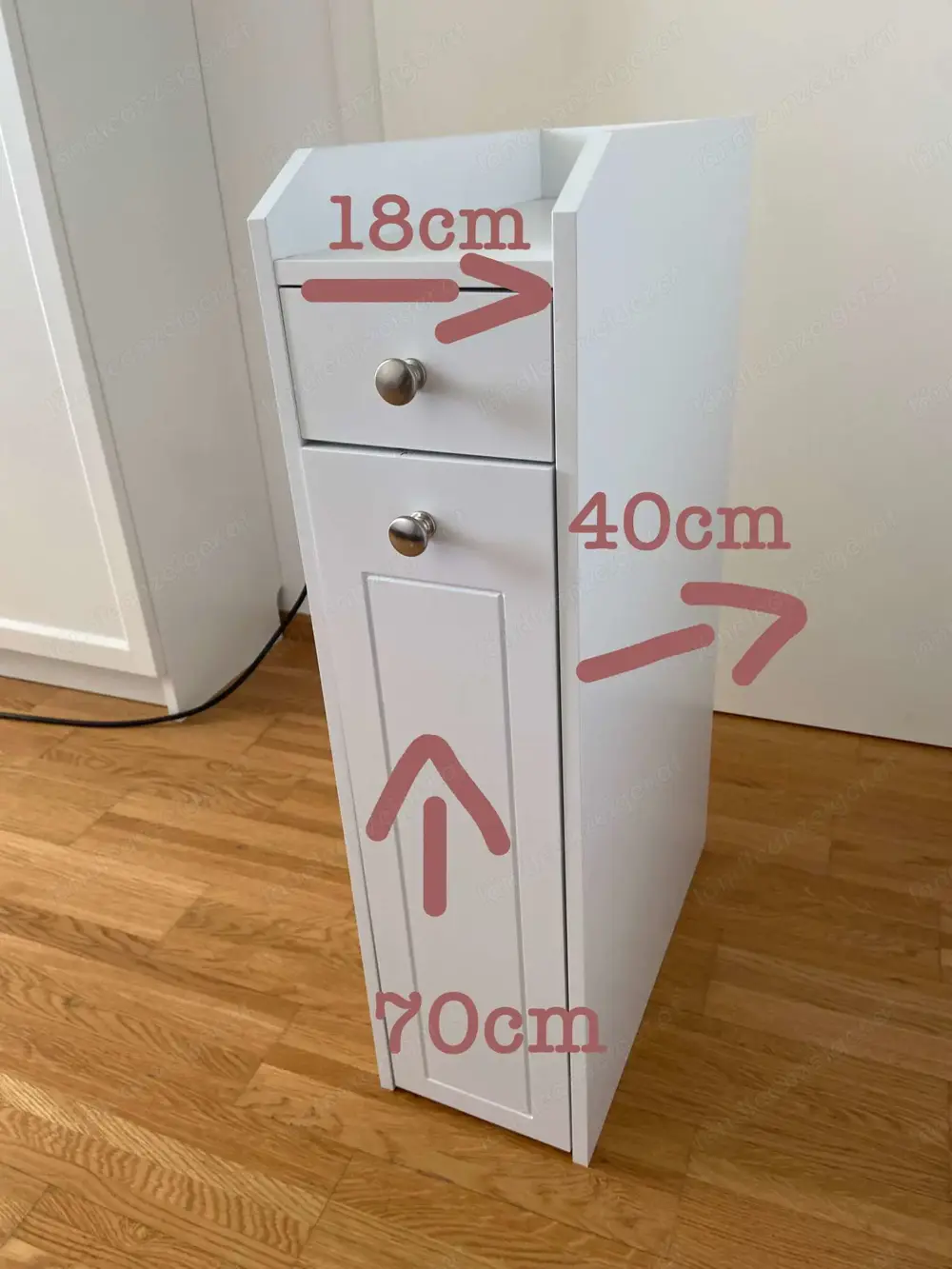 Schmaler Badezimmerschrank zu verkaufen Schmaler Badezimmerschrank zu verkaufen