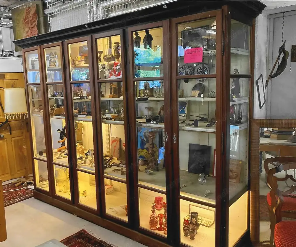 Alte Schulvitrine Alte Schulvitrine