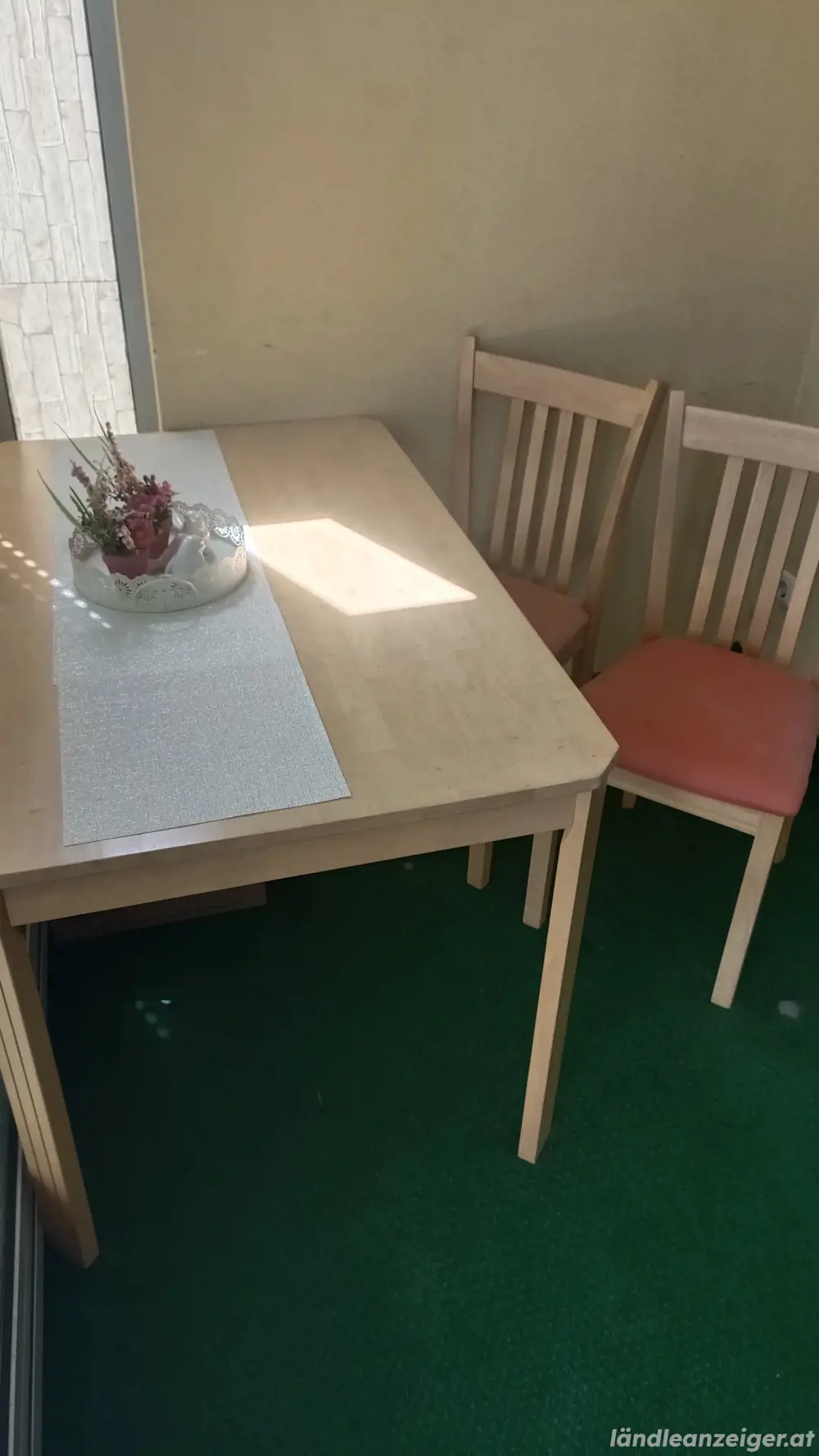 Tisch mit Stühlen Tisch mit Stühlen