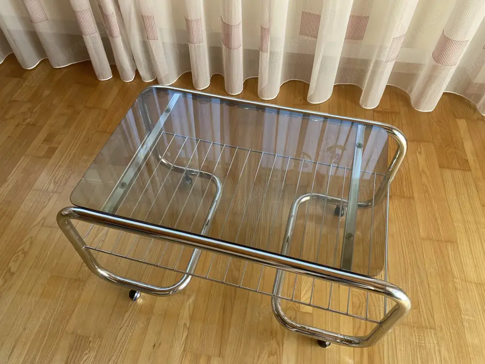 Beistelltisch mit Rollen Beistelltisch mit Rollen