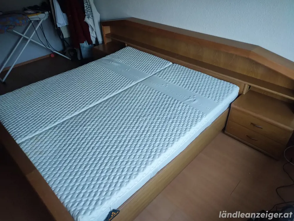 Bett mit Matratze Bett mit Matratze