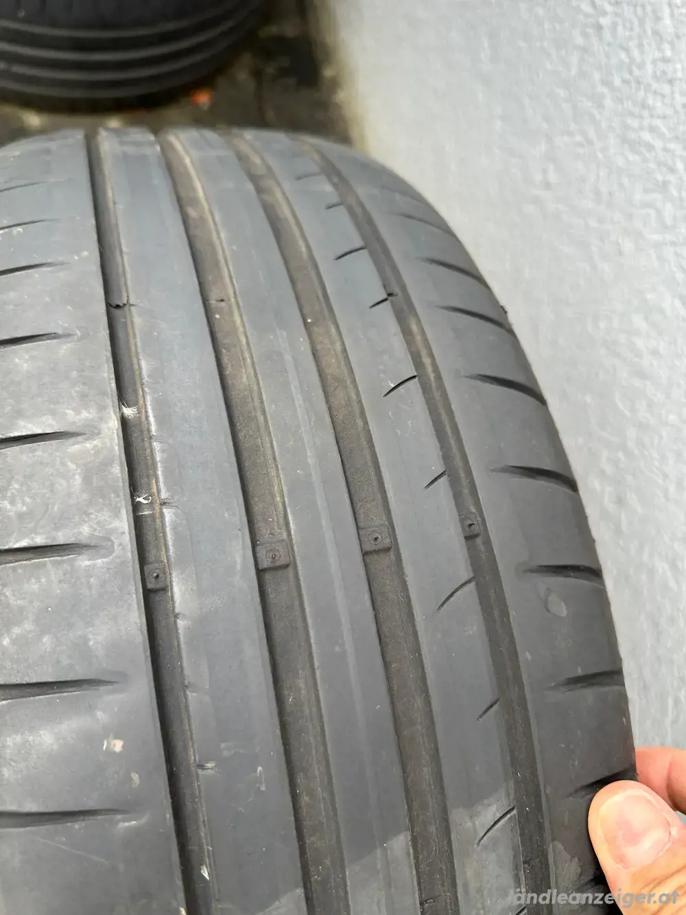 Verkaufe Skoda Felgen mit Sommerreifen. Verkaufe Skoda Felgen mit Sommerreifen.
