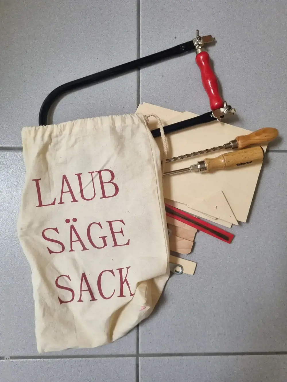 Laubsäge mit Sack Laubsäge mit Sack