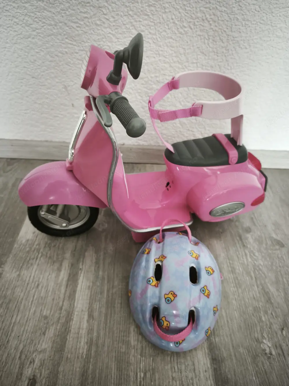 Roller + Helm (Baby Born) Roller + Helm (Baby Born)