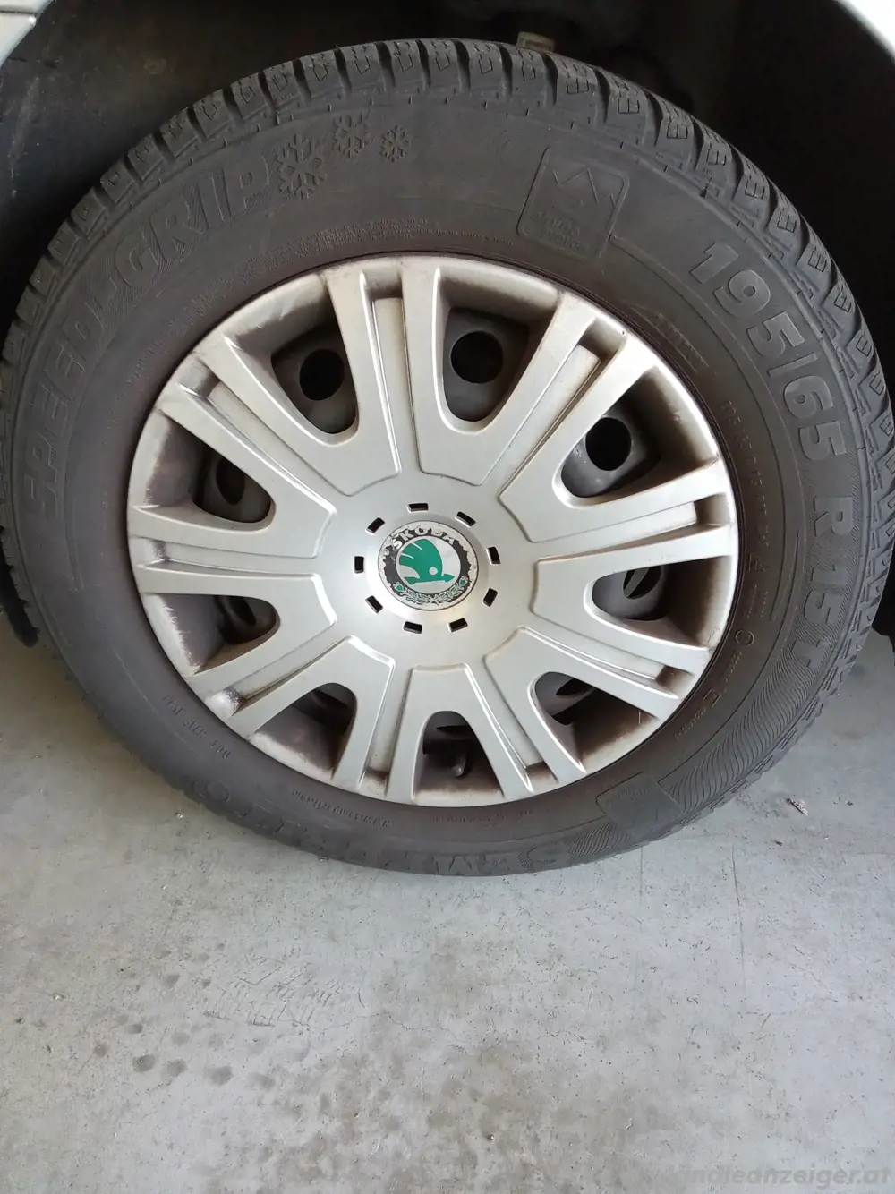 Felgen mit Reifen 195 65 R 15 T Felgen mit Reifen 195 65 R 15 T