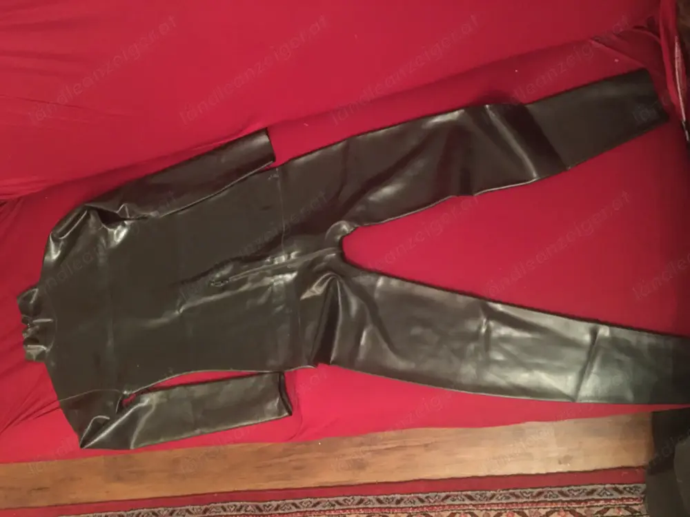Latex catsuit  in schwarz