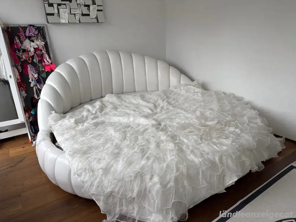 Rundes Lederbett mit Matratze Rundes Lederbett mit Matratze