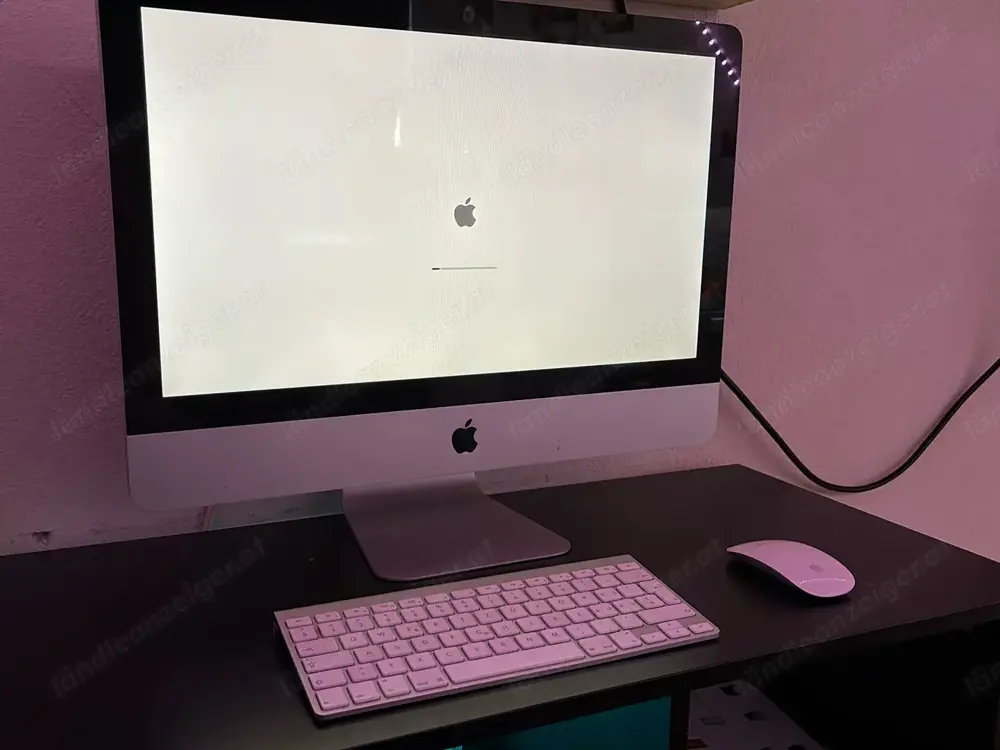 iMac Late 2009 mit Maus und Tastatur iMac Late 2009 mit Maus und Tastatur