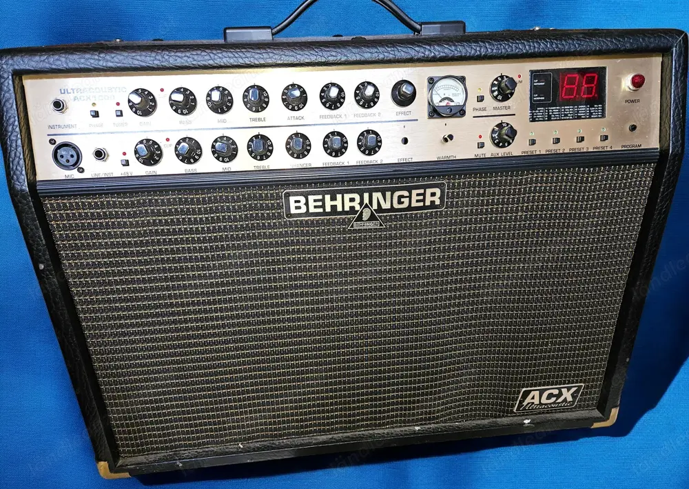 Akustik-Verstärker von Behringer