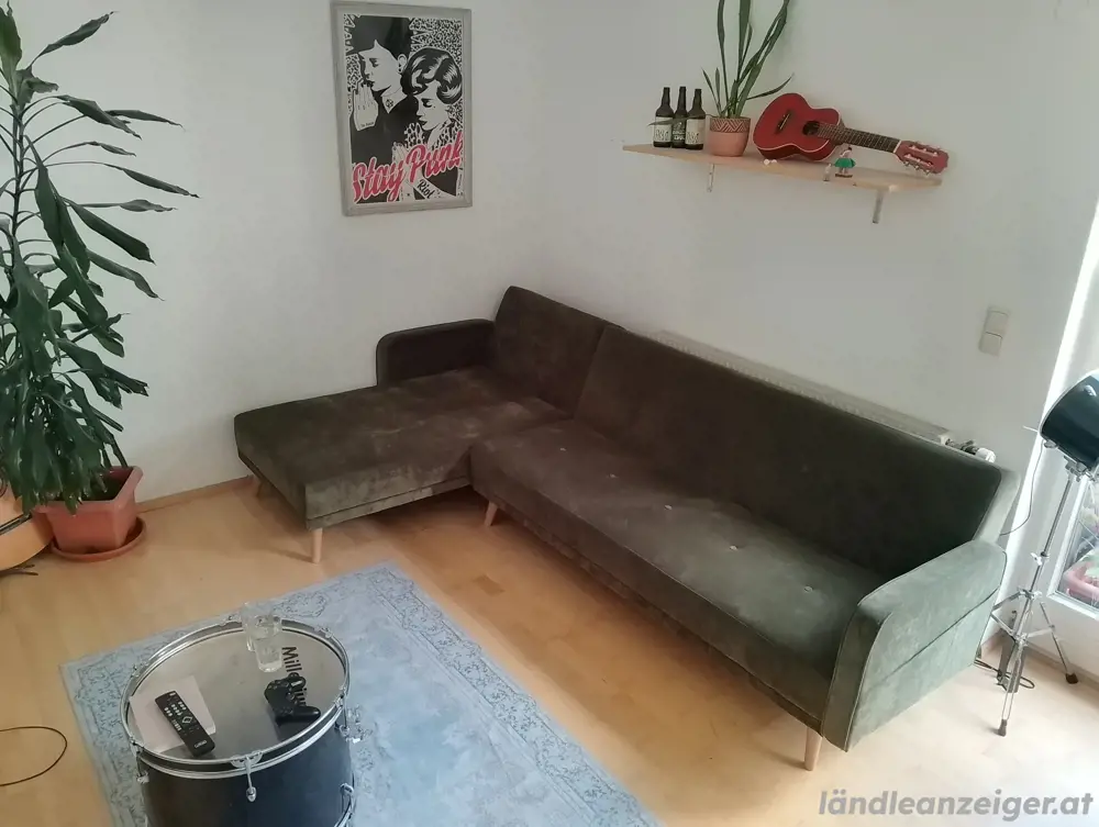 Schöne grüne Couch im Mid-Century Stil Schöne grüne Couch im Mid-Century Stil
