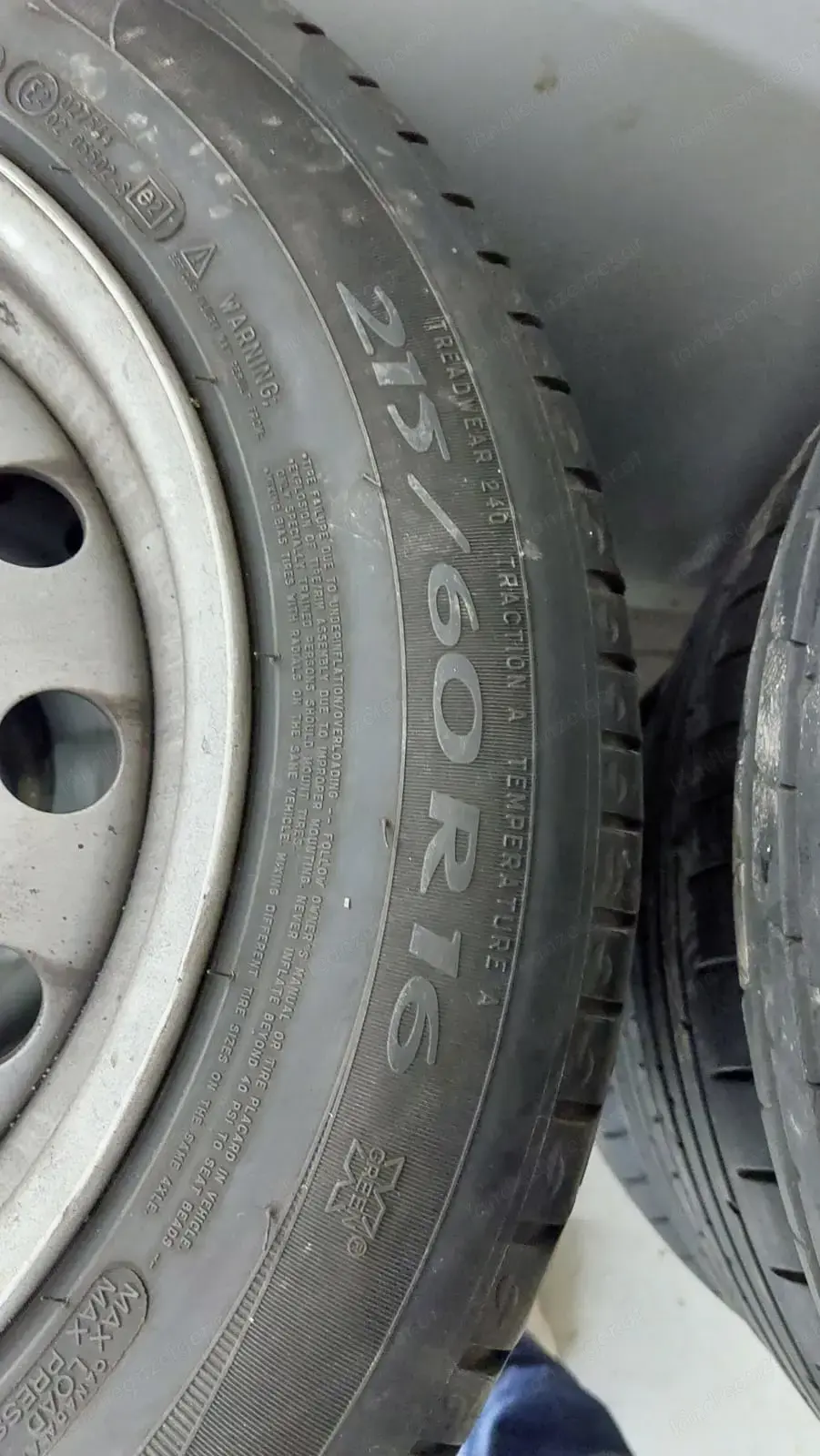 4 x Sommerreifen mit Stahlfelgen passend für VW Multivan T5 4 x Sommerreifen mit Stahlfelgen passend für VW Multivan T5