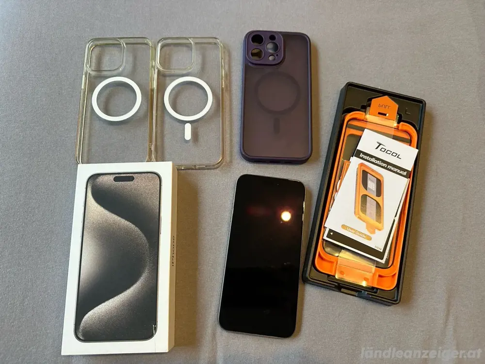 iPhone 15 Pro Max mit 256GB in Titan Natur. iPhone 15 Pro Max mit 256GB in Titan Natur.