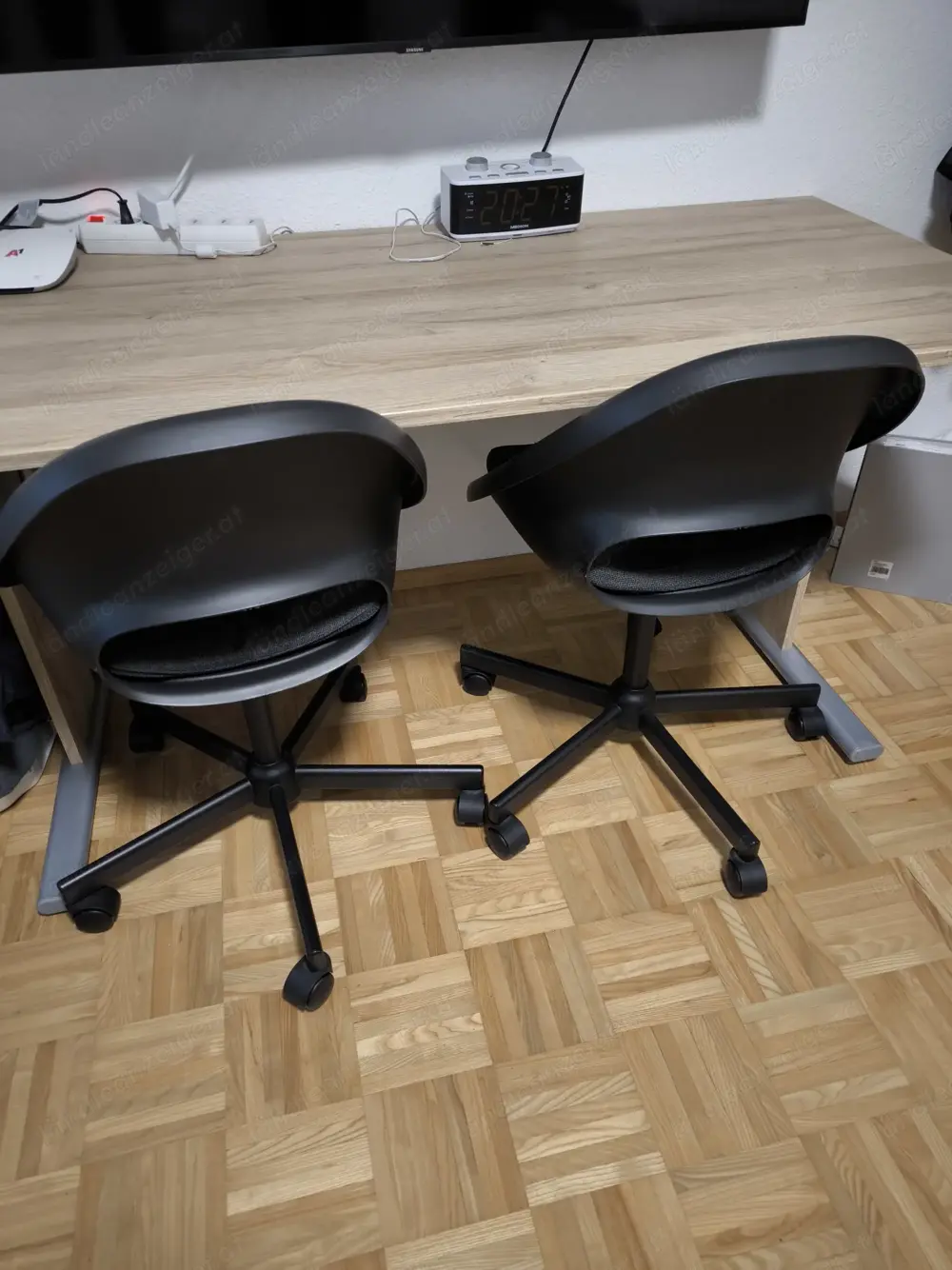 Schreibtisch mit 2 Stühlen Schreibtisch mit 2 Stühlen