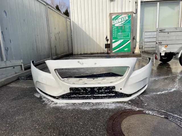 Verkaufe Stoßstange VOLVO V40 Verkaufe Stoßstange VOLVO V40