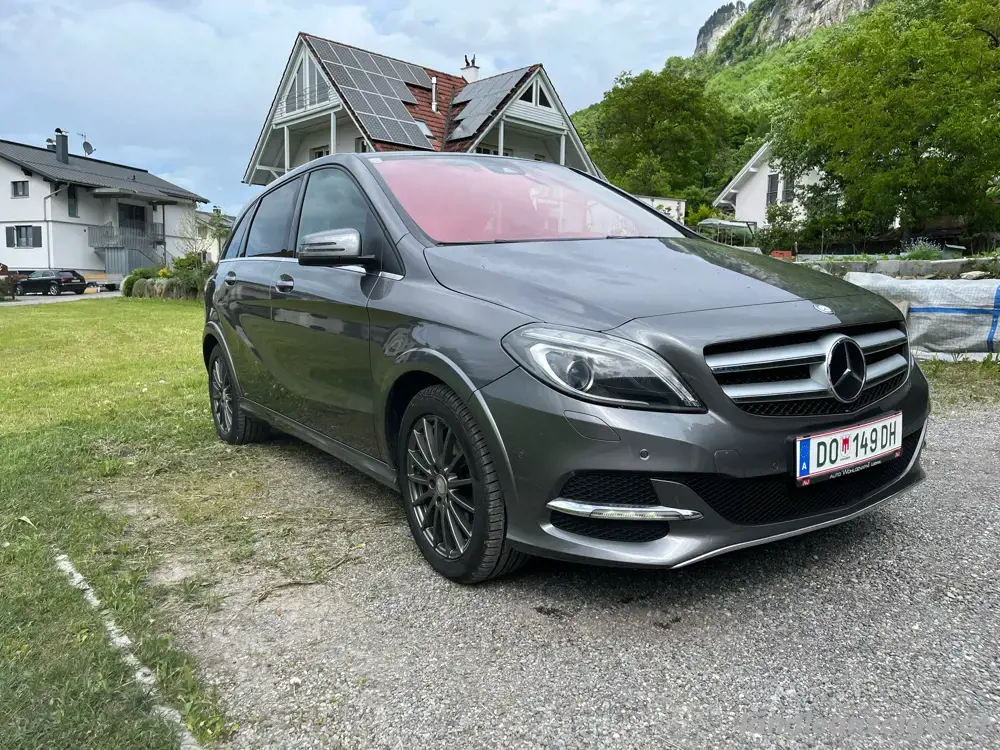 Mercedes Benz B250 e - Top gepflegt & umfangreich ausgestattet Mercedes Benz B250 e - Top gepflegt & umfangreich ausgestattet