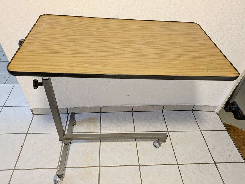 Vintage Servierwagen mit Rollen Vintage Servierwagen mit Rollen