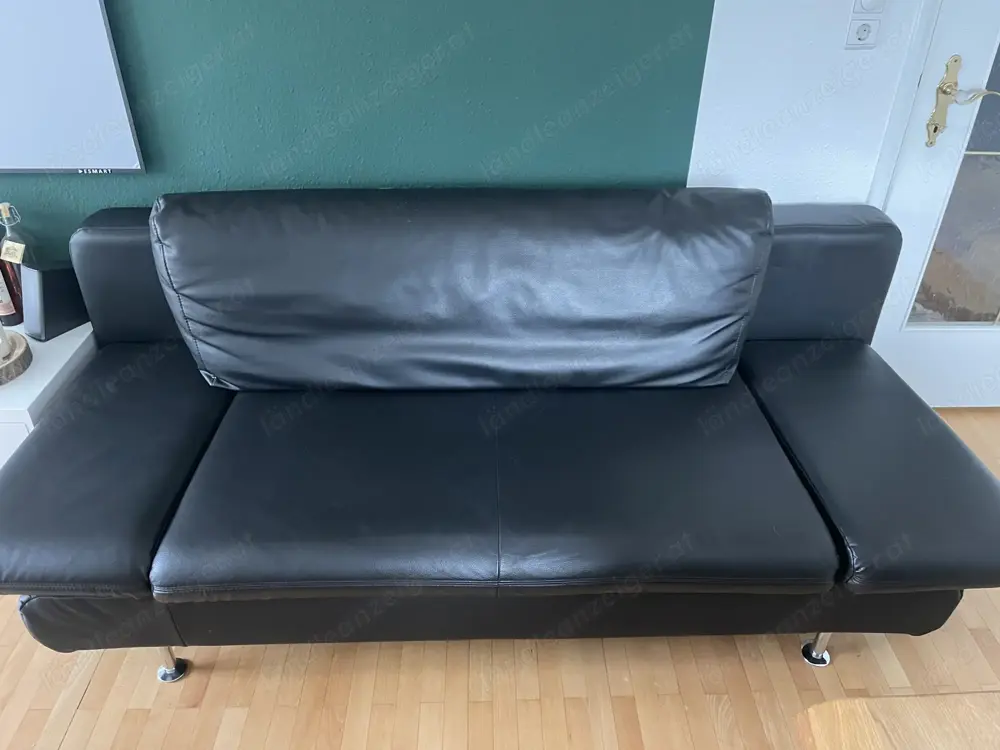 Gemütliches schwarzes Kunstleder-  Schlafsofa