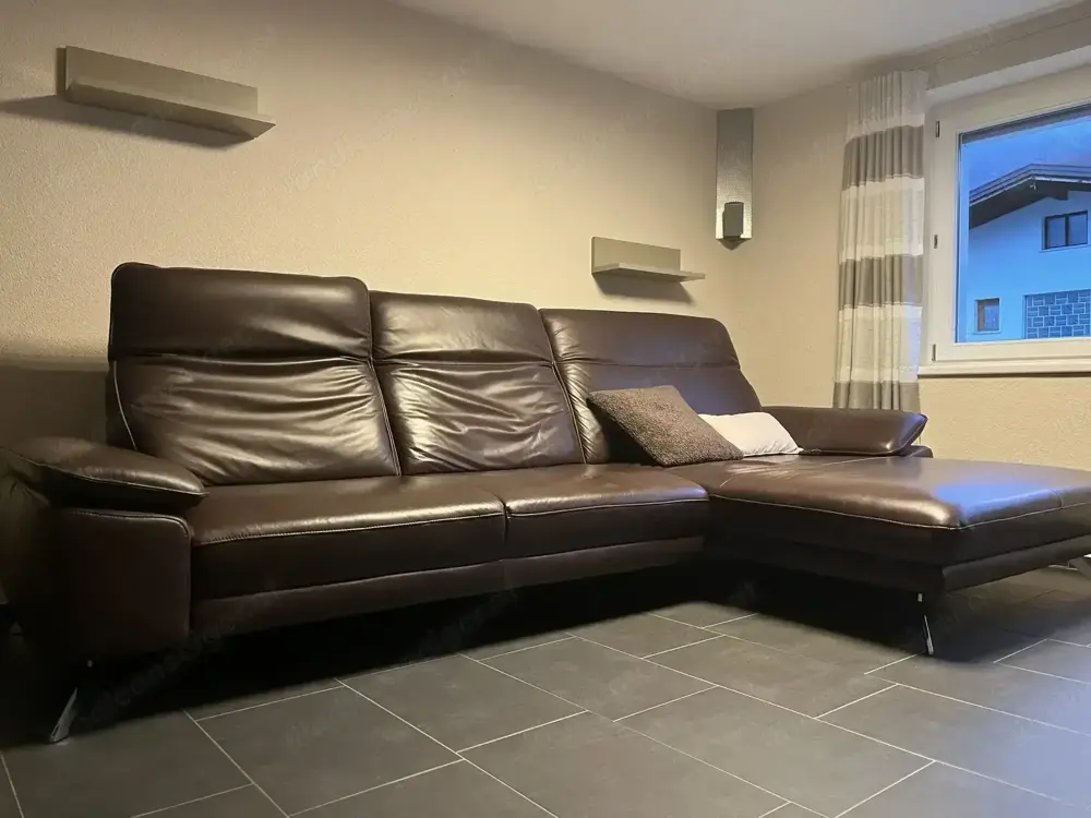 Ecksofa mit motorischer Ottomane - Echtleder Ecksofa mit motorischer Ottomane - Echtleder