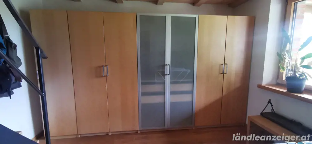 Grosser Schrank zu verschenken 