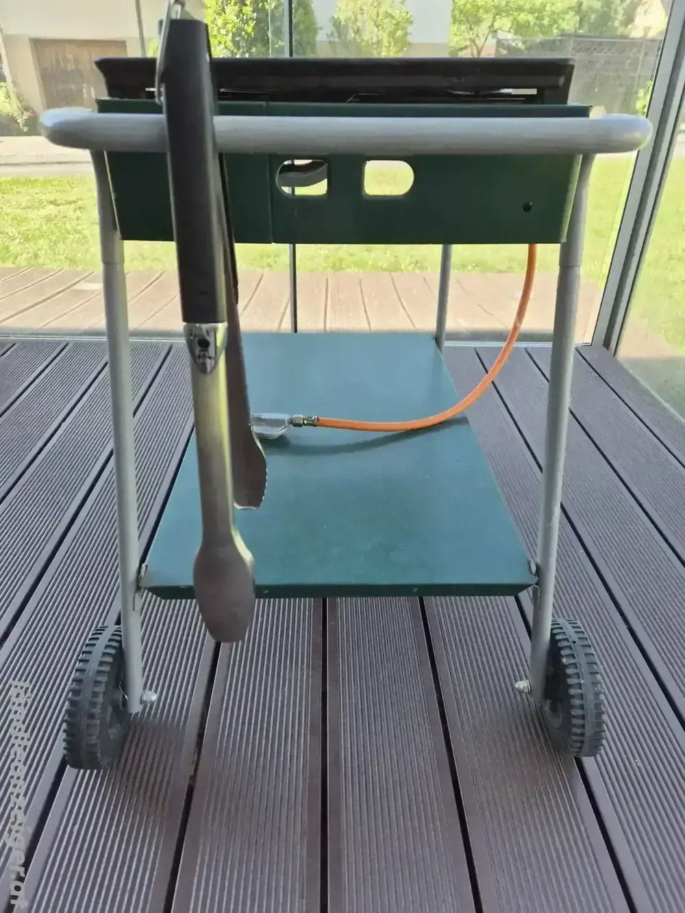 VERSCHENKE Gasgrill inkl. WEBER Grillzange und Gasflasche VERSCHENKE Gasgrill inkl. WEBER Grillzange und Gasflasche