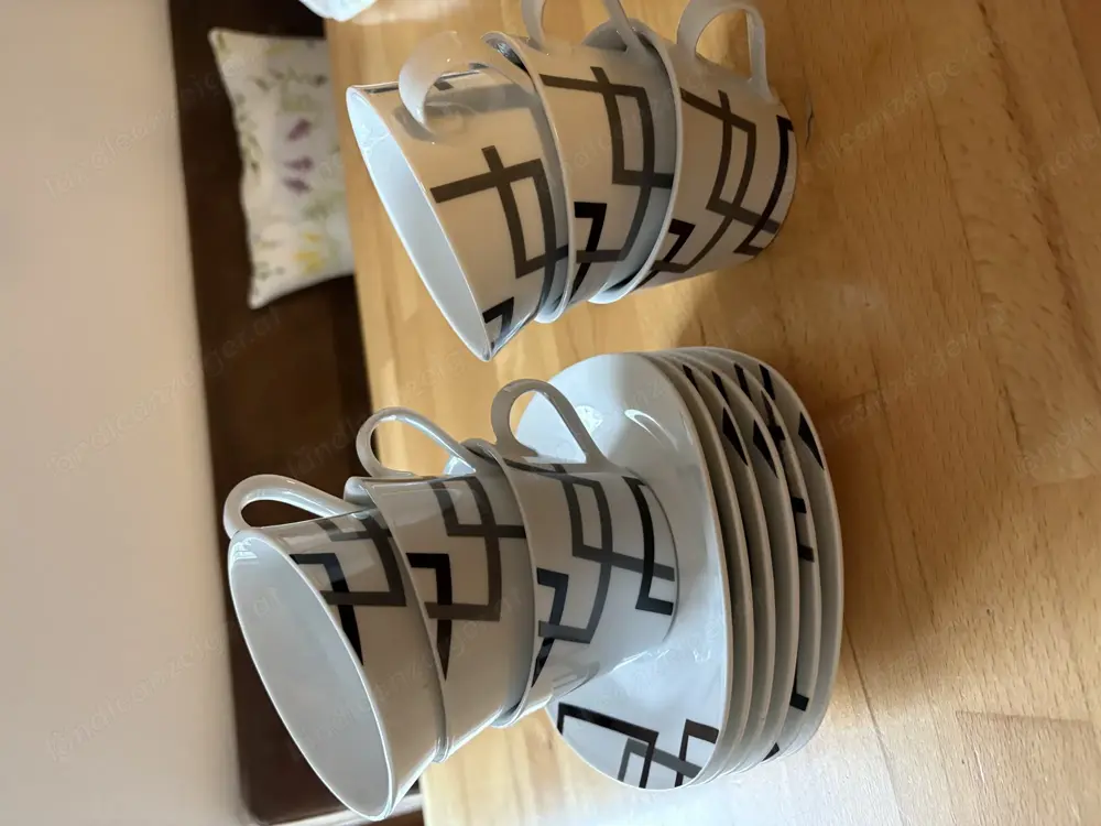 Kaffeetassen mit Untertassen Kaffeetassen mit Untertassen