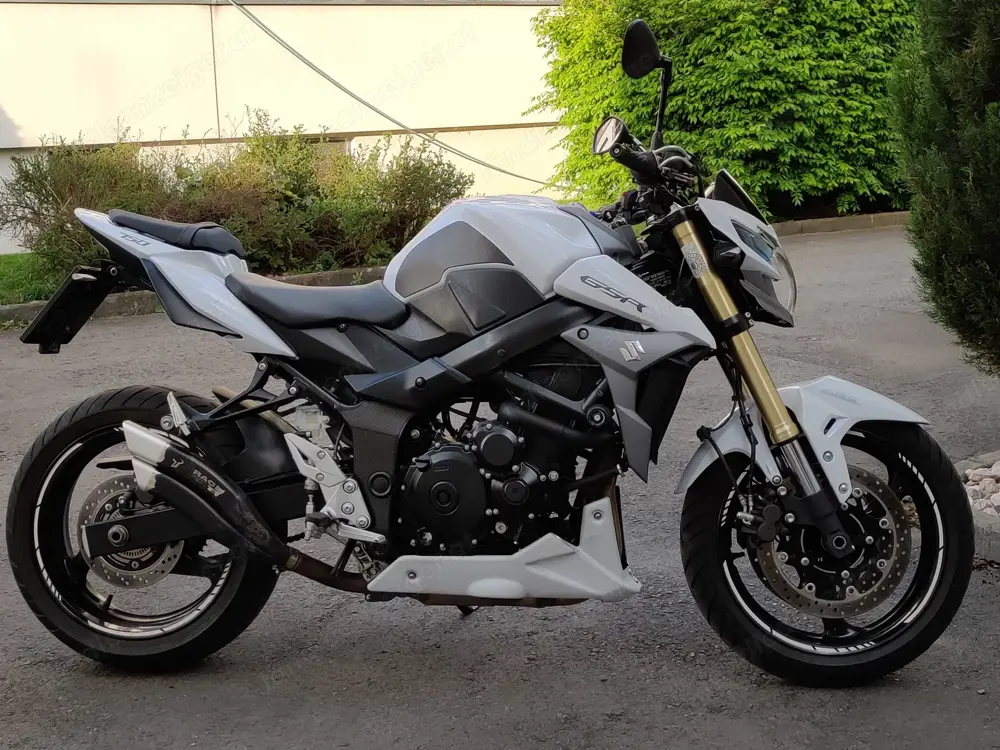Suzuki GSR 750 Suzuki GSR 750