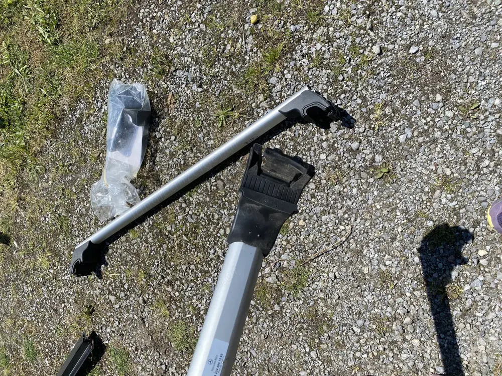 Mercedes Auto Grund-Träger für Dachreling Mercedes Auto Grund-Träger für Dachreling