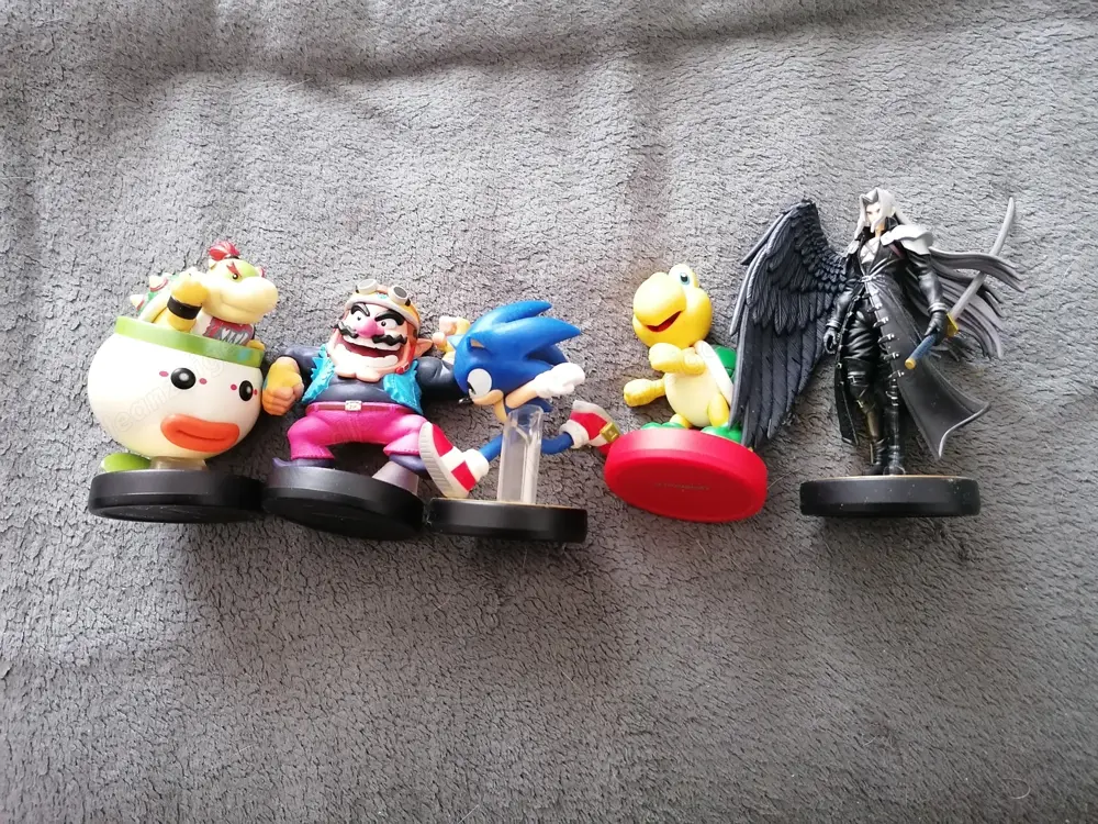 Amiibo Koopa , Wario , Bowser Jr. , Sonic ,  Sephiroth